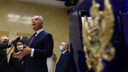 CRNOGORCI JOŠ JEDNOM ZABOLI NOŽ U LEĐA SRBIMA Uputili najsrdačnije čestitke Kosovu, slave zajedno!