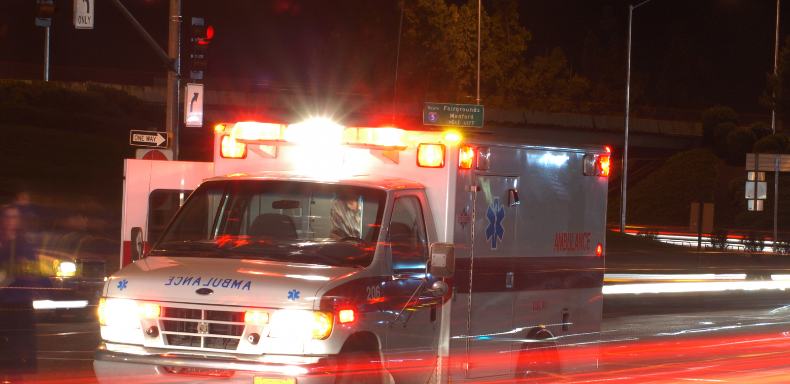 POZNATO STANJE POVREĐENIH U ZEMUNU: Muškarac isečen po stomaku - kritične povrede