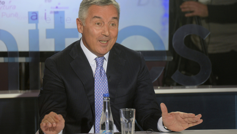 "BESPOSLEN POP I GOVEDA KRSTI" Milo izvređao i osuo paljbu po mitropolitu Joanikiju (VIDEO)