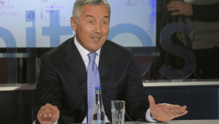 "BESPOSLEN POP I GOVEDA KRSTI" Milo izvređao i osuo paljbu po mitropolitu Joanikiju (VIDEO)