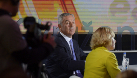 RAZGOVARAO SA POPOM, PA PROMENIO PLOČU Milo ostavio komite na cedilu?