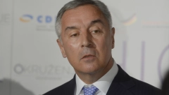 IMPERIJA SE URUŠAVA Mila Đukanovića ostavljaju svi, svi mu okreću leđa