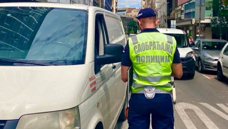 SEDMORICA BAHATIH VOZAČA ''POPILO'' PRIJAVE ZA NASILNIČKU VOŽNJU Policija u Južnoj Bačkoj otkrila 1.243 prekršaja tokom vikenda