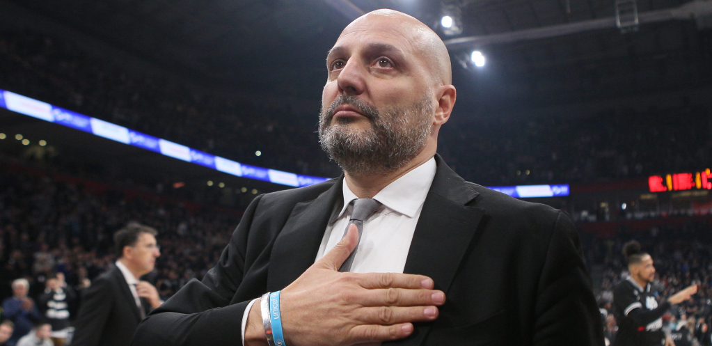 OVACIJE ZA ĐORĐEVIĆA Aplauz Zvezdinih navijača Partizanovoj legendi