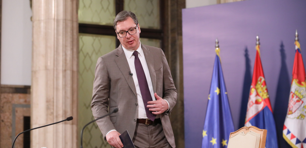 VUČIĆ STAVIO TAČKU NA PRIČU O REVANŠIZMU KOJU JE SMISLIO JEREMIĆ U tom nešto šušnulo, negde ispod grana, razbegli se zečevi, na stotine strana