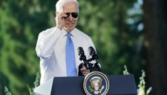 BAJDENOVA ODVALA ZBOG KOJE SE PUTIN VALJA OD SMEHA Američki predsednik na aerodromu lupio najveću glupost u životu
