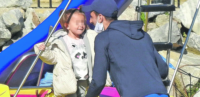 NOVAKOVA ĆERKA POSTALA BALERINA! Mala Tara izašla na scenu sa crvenim buketom, ponosni otac sedeo u prvom redu, a onda su krenule velike ovacije! (VIDEO)