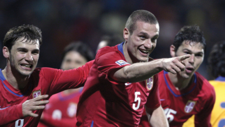 KAKVA JE LJUDINA NEMANJA VIDIĆ Nekadašnji fudbaler uplatio novac ocu preminulog fudbalera Zvezde, priča koja je sve ostavila bez daha