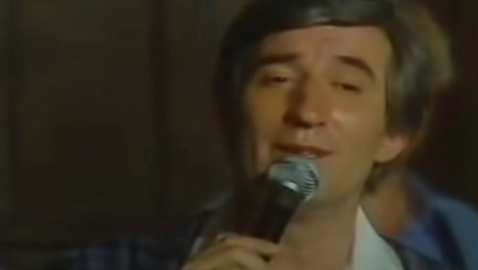 TOMA JE IMAO MNOGE LJUBAVI, A JEDNA OD NJIH BILA JE ZVEZDA! Crveno-beli odali počast legendarnom pevaču (VIDEO)