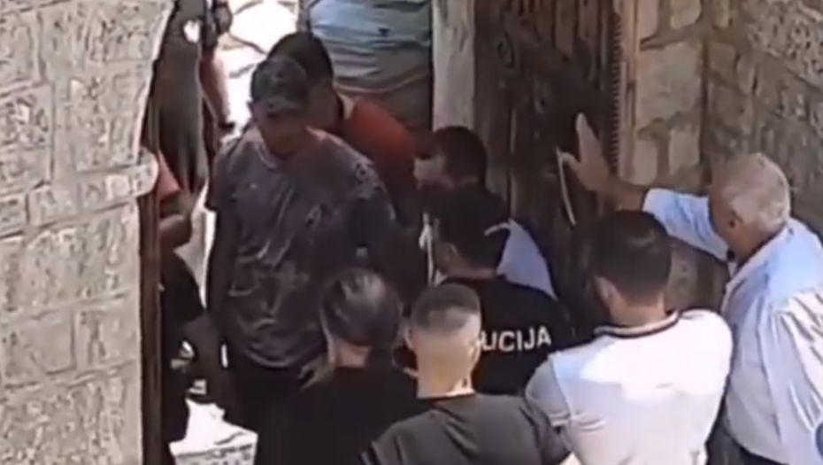 SVEŠTENICI NA CETINJU STRAHUJU ZA SVOJU BEZBEDNOST Crkvena opština upozorava na sve veći broj napada