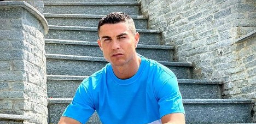 EVO KAKO IZGLEDA RONALDOV JELOVNIK: Pije samo vodu, ako če se počasti picom, odmah uradi 500 sklekova