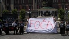 NA PRVOJ LINIJI PROTIV SVOJE ZEMLJE Žene u crnom ponovo pljunule na Srbiju! (FOTO)