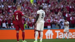 DIRLJIVE SCENE U KOPENHAGENU! Utakmica je stala u 10. minutu, ali ovacije nisu!