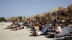 SRBIN UHVATIO MANIJAKA NA GRČKOJ PLAŽI Muškarac snimao ženu i decu kamerom, a naš turista video zabeležen UŽAS!