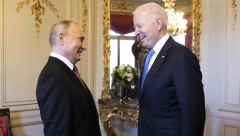 ČEKA SE VAŠINGTON Oglasio se Kremlj o sastanku - Kad će razgovarati Putin i Bajden?