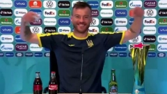 NASTAVLJA SE ŠOU SA SPONZORSKIM PIĆIMA Jarmolenko jednim potezom oduvao i Ronalda i Pogbu (VIDEO)