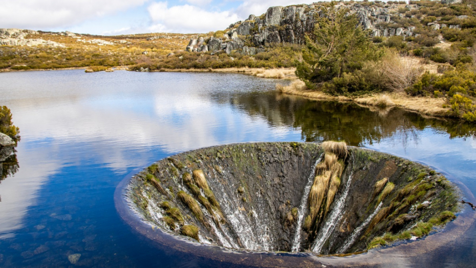 PRIRODNI FENOMEN Jezero iz koga voda jednostavno nestaje!