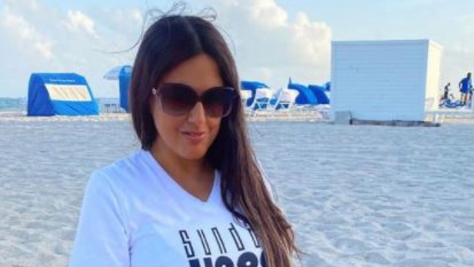 GORI SVE OD VEZUVA DO ALPA! Italijanka zemljacima čestitala prolaz dalje vrelom slikom u dresu koji ne pokriva ništa (FOTO)