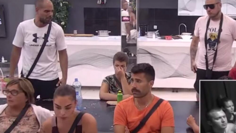 NEVIĐENI HAOS U EMISIJI! Mina udarila na Mišelovu muškost,pevač ponašanjem šokirao sve i pokazao drugo lice