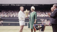 SVE MORA DA SAOPŠTI JAVNO! Legenda tenisa udarila na Novaka!