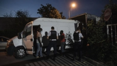 HOROR U PARIZU! Telo devojčice pronađeno sa trakom oblepljenom preko lica i rezovima po vratu (VIDEO)