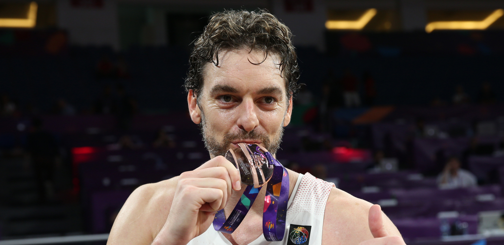 KAKVA ČAST! Lejkersi povlače Gasolov dres sa brojem 16!