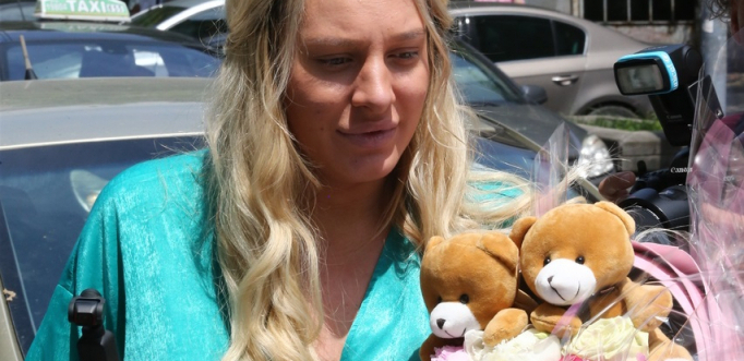 ŠTA TO LUNA DRŽI U RUCI SVE VREME? Ovaj detalj je svima promakao, a ponosna mama je na sve mislila (FOTO)