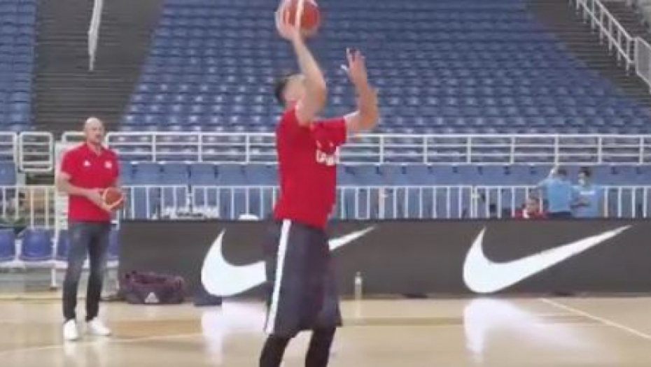 TAKO SE TO RADI! Mnogi su se pitali da li će Milutinov igrati za reprezentaciju, a on je jednim potezom pokazao u kakvom je stanju! (VIDEO)