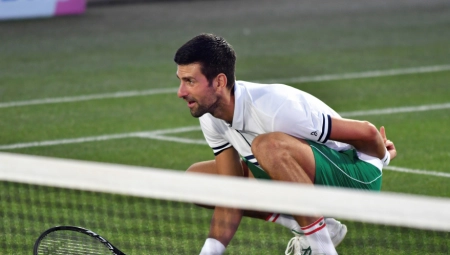 NOVAK ĐOKOVIĆ POD OPASNOM PRATNJOM Pogledajte kakvi kršni momci čuvaju Noleta (VIDEO)