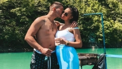 BOJANA UHVAĆENA S ČAŠOM VINA! Slavili Šijanov rođendan, pa ostavili bebu kod kuće i provodili se (VIDEO)