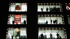 LJUDI U PANICI NAPUŠTAJU ŠOPING MOL Stigla dojava da je u TC "DELTA SITI" bomba!