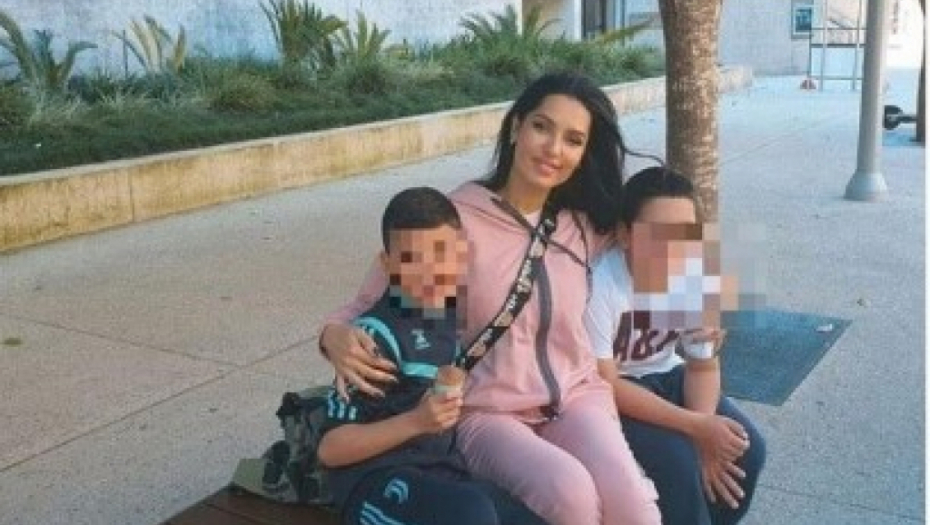 TANJA SAVIĆ JE U AVIONU SA SINOVIMA ZA SRBIJU Ovih par dama morale su odmah da odreaguju, evo i kako! (FOTO)