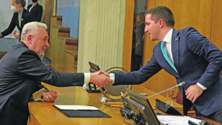 LICEMERNI ALEKSA BEČIĆ I ZDRAVKO KRIVOKAPIĆ Medojević bez dlake na jeziku - Idu u Srebrenicu, a slave komunističkog diktatora i zločinca koji je pobio stotine hiljada ljudi