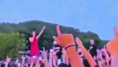 U CRNOJ GORI BUJA USTAŠTVO NAKON SRAMNE BEČIĆEVE I KRIVOKAPIĆEVE REZOLUCIJE: Jadranka u Nikšiću pevala Tompsonove pesme!