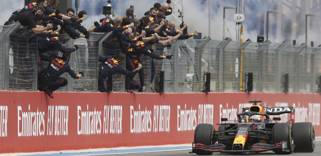 KO KAŽE DA JE 13 NESREĆAN BROJ Maks proleteo pored Luisa i radovao se trijumfu, vodi u šampionatu