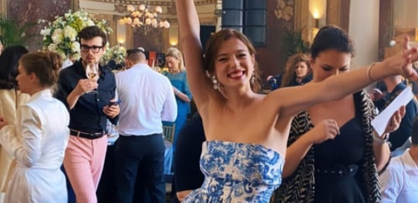 BOMBA NA RECI! SKINULA SE MILENA RADULOVIĆ Glumica u provokativnom izdanju ispod mosta!