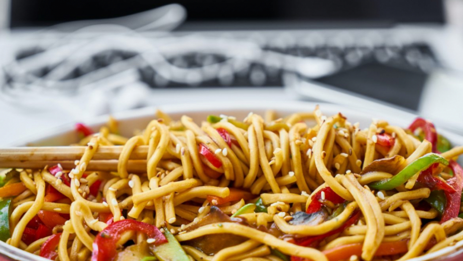 RUČAK ZA 10 MINUTA: Pasta sa povrćem, lagani obrok, a pruža dodatnu energiju