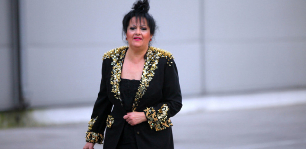 SUPRUGA JE SAMA ZAPROSILA! Isplivala nikad viđena porodična fotografija pevačice, kroz život borila se kao lavica!