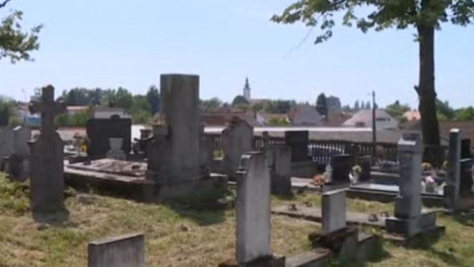 NEMA MIRA ZA SRBE NI U SMRTI Naši državljani strahuju i kriju poreklo: Spomenici uništeni i krstovi okrenuti naopako
