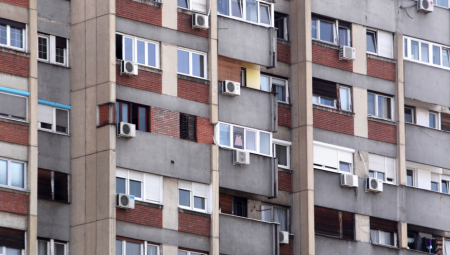 GUTA STRUJU, A NE HLADI! Klima serviseri traže se kao zlato, evo šta sami možete da uradite dok čekate majstora