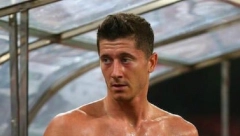 LEVANDOVSKI ČUVAR PLAŽE U MAJAMIJU Obratio se navijačima iz kućice u kojoj borave spasioci (VIDEO)