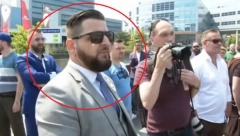 ON JE IZAZVAO INCIDENT ISPRED HAGA Prijatelj Nasera Orića i osvedočeni srbomrzac! (VIDEO)