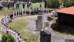 U SUSRET VIDOVDANU Nepregledno kolo i u njemu 500 dece oko razrušene srpske svetinje! (VIDEO)