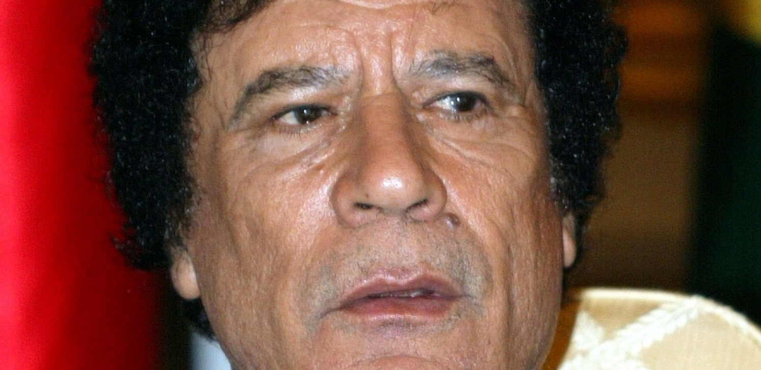 GADAFI NAPRAVIO RAČUN OD 360.000 EVRA I POBEGAO Njegov luksuzni auto 15 godna trune na hotelskom parkingu