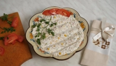 Poslužuje se uz pečenje, uz testeninu ili kao namaz: Susam - sir salata