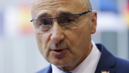 HRVATSKI MINISTAR DIVLJAO U LUKSEMBURGU "Srbija mora da prizna genocid u Srebrenici ako hoće u EU!"