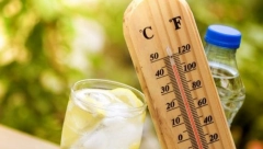 APEL LEKARA: Osim obične vode, tokom tropskih dana obavezno pijte i ovu tečnost