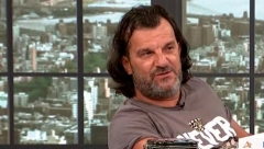 JA KAO DA SAM ALEN DELON Aca Lukas tvrdi da ga devojke spopadaju, a potom otkrio da li je zauzet!