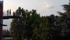 DETALJI TRAGEDIJE SA KOŠUTNJAKA  Otac gledao pokušaje reanimacije i molio da mu spasu dete!