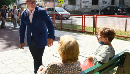 VESIĆ ISTIČE VAŽNOST URBANIZACIJE SVAKOG NASELJA Rekonstrukcija centralnih trgova u Dobanovcima i Jakovu